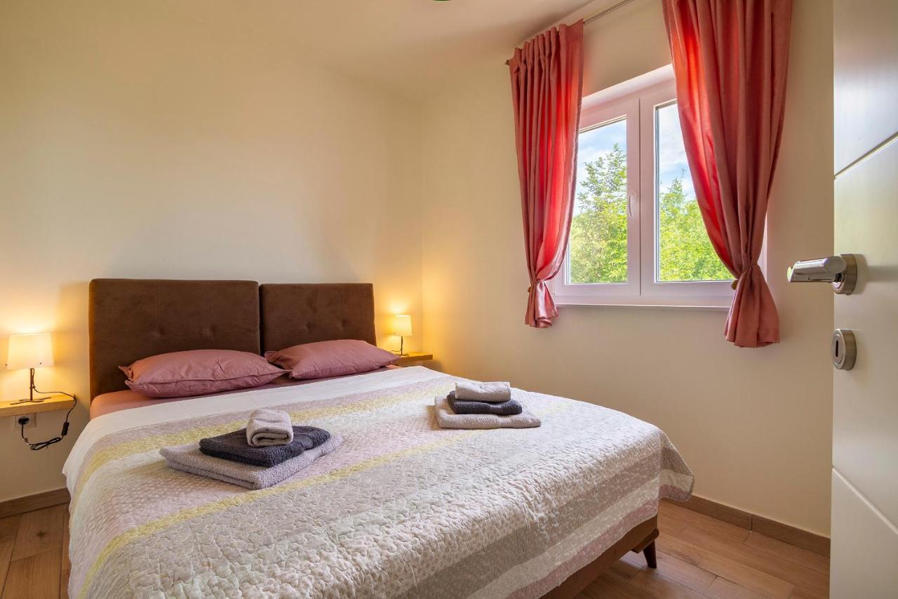 Apartmani Smokovo Jadranovo Esterno foto