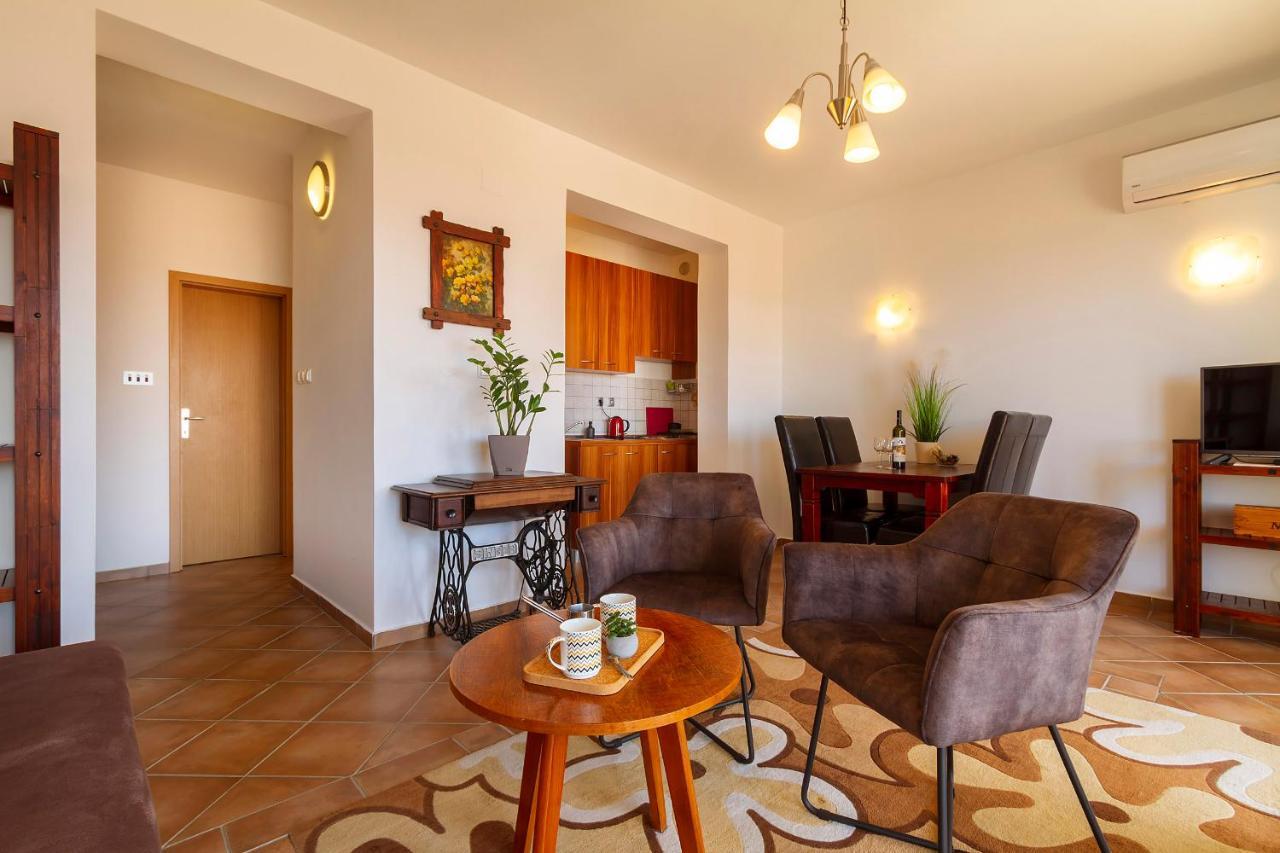 Apartmani Smokovo Jadranovo Esterno foto
